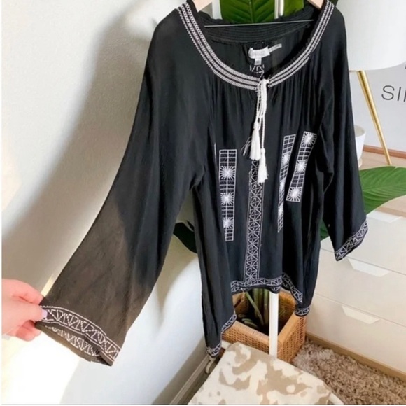Paparazzi Black Embroidered Tassel Boho Top
Blouse Size Medium - Picture 6 of 15